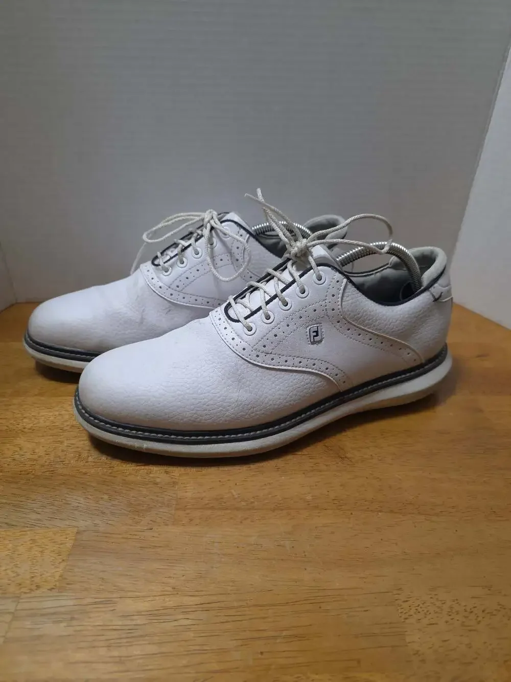 FootJoy Traditions Spikeless Golf Shoes White 57927 Men's Size 10M